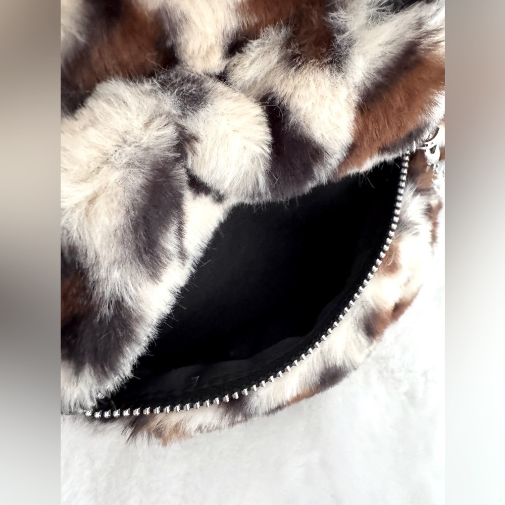 Gilda Paris Fuzzy Leopard Print Mini Backpack - NWT - Picture 6 of 8